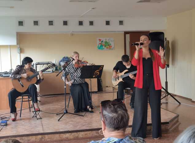 Творческий коллектив «Экспромт» выступил в Леонидовке